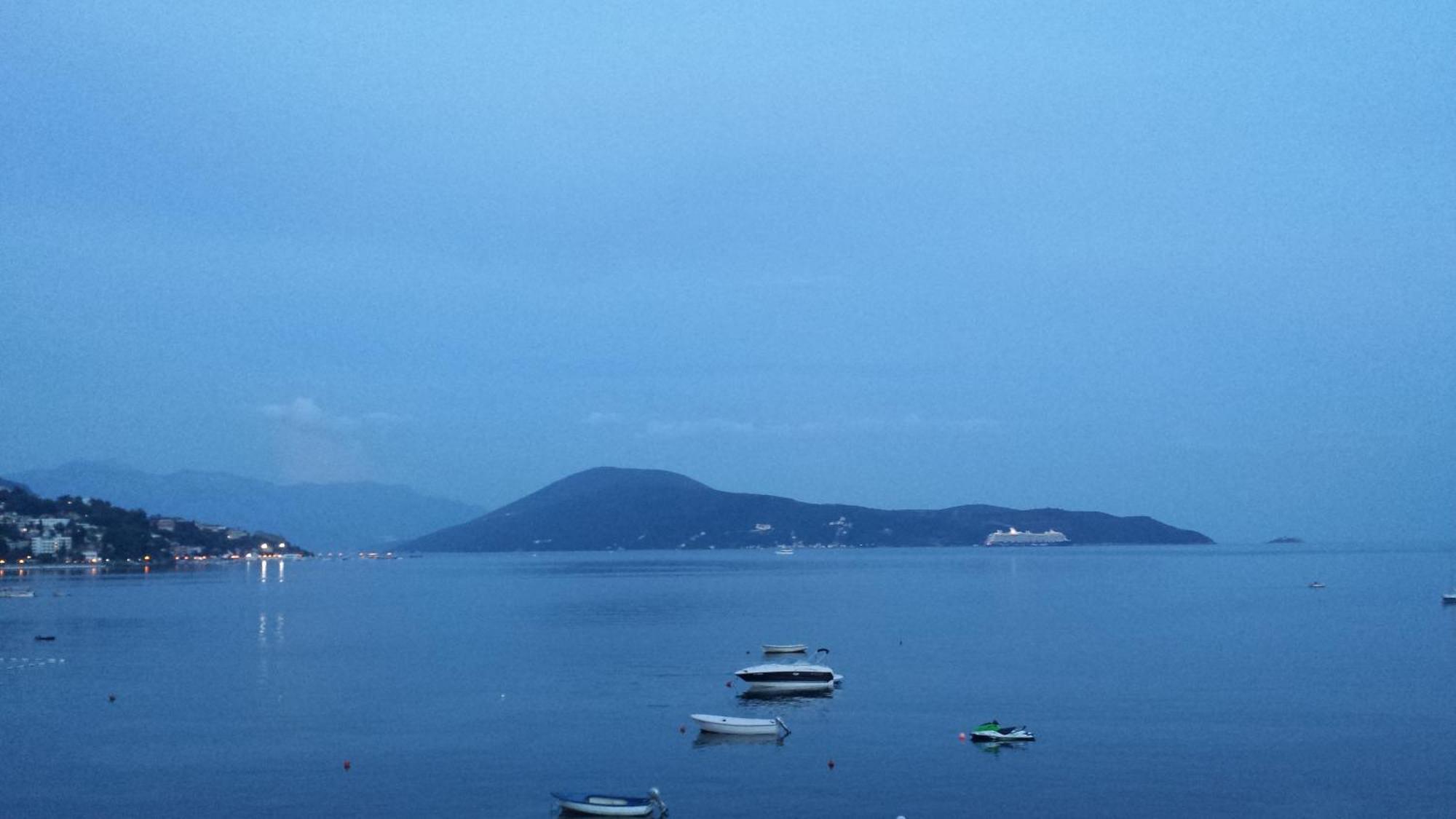 Apartments Grifone Lux Herceg Novi Phòng bức ảnh